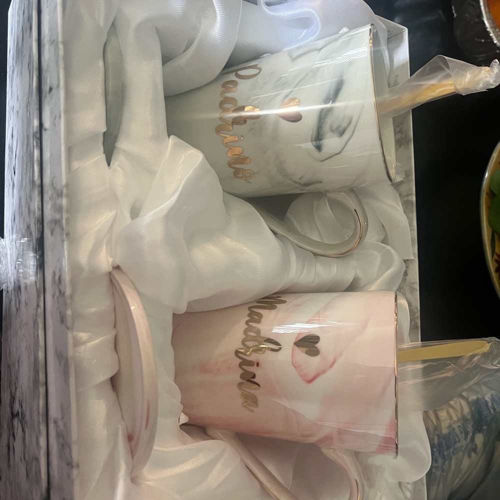 Elegant Marble Mugs with Gold Accents